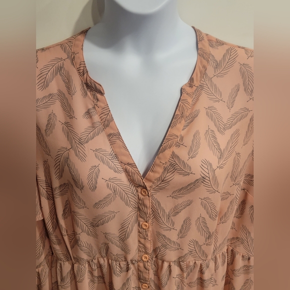 Torrid 3 hi-low top - Picture 2 of 7